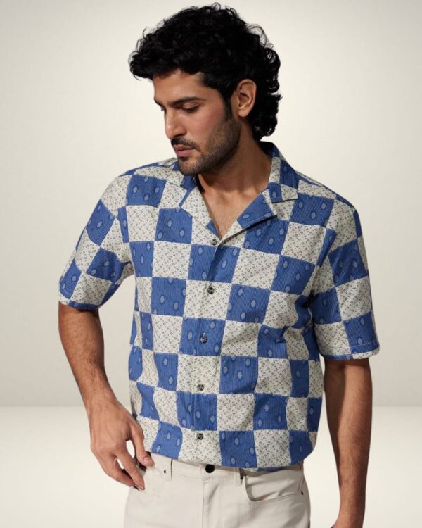 Men's Blue and White Checkered Short Sleeve Shirt