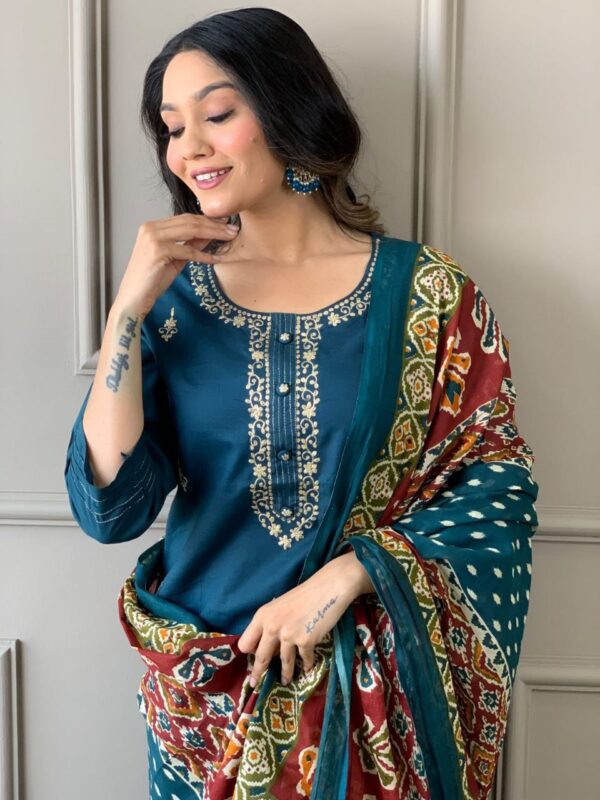 Graceful Cotton Blend Kurta Set with Rayon Dupatta